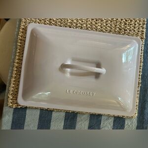 Le Creuset casserole lid in shallot color